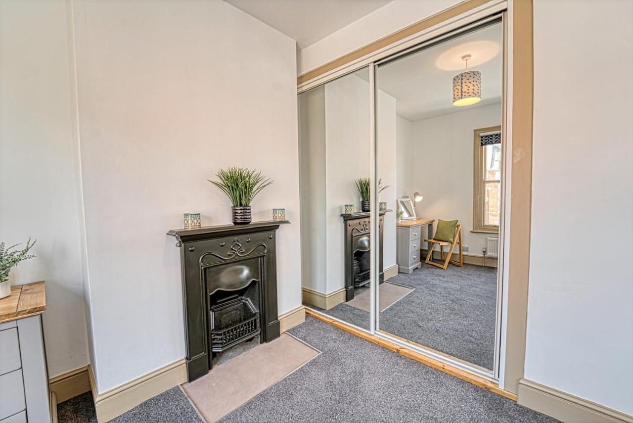 Host & Stay - Upper Tything Apartment ウスター エクステリア 写真
